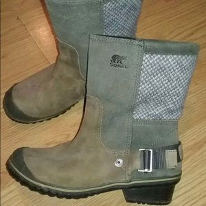 SOLD - SOREL SlimShortie Boots